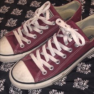 Maroon converse🎉